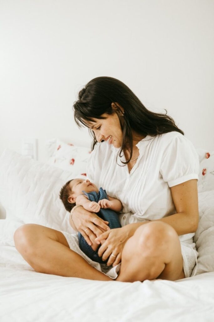 Congratulations on welcoming a new addition to your family! Raising a zero waste baby is easier than you might think. Less is more, and reusing is key. Photo by Jonathan Borba via Unsplash #zerowastebaby #sustainablejungle