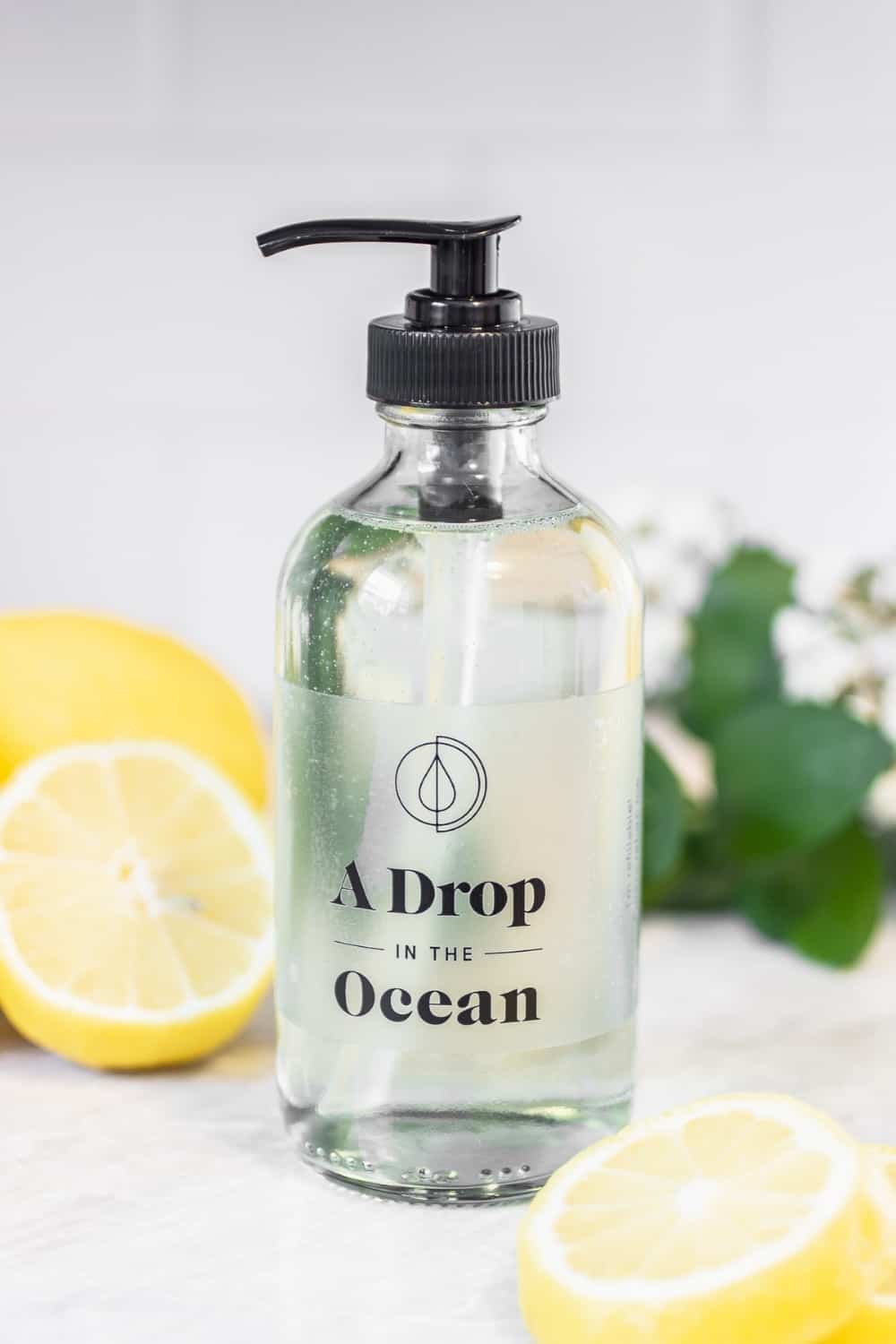 Conventional cleaning products may bring instant shine, but they ironically contribute to toxic waste and plastic pollution. Which is why it’s critical to use truly eco friendly cleaning products. Image by A Drop in the Ocean #ecofriendlycleaningproducts #naturalcleaningproducts #sustainablejungle