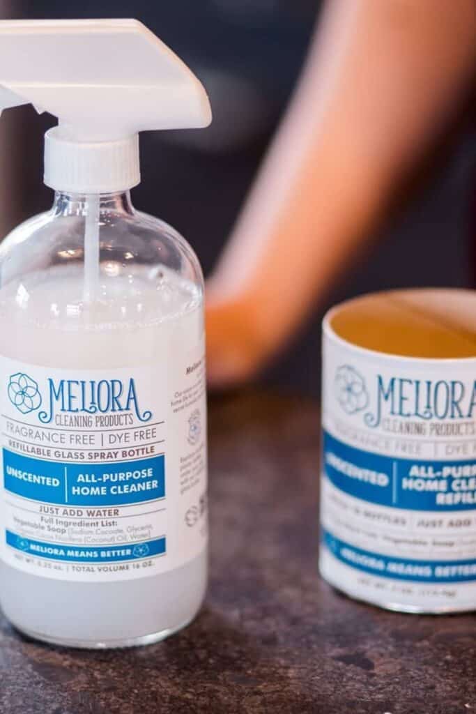 Conventional cleaning products may bring instant shine, but they ironically contribute to toxic waste and plastic pollution. Which is why it’s critical to use truly  eco friendly cleaning products. Image by Meliora #ecofriendlycleaningproducts #naturalcleaningproducts #sustainablejungle