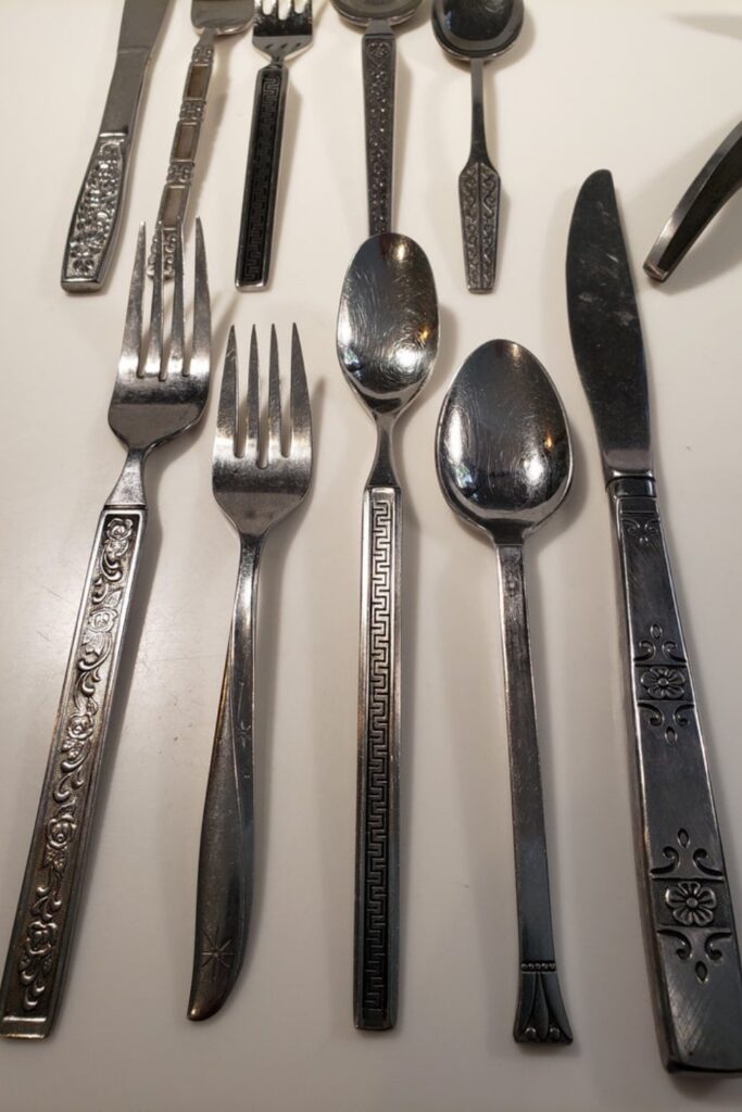 Sustainable and eco friendly cutlery not only look better and feel better, but they’re not taking a bite out of the planet every time you do the same. Image by Starburst Tropics #ecofriendlycutlery #sustainablecutlery #sustainablejungle