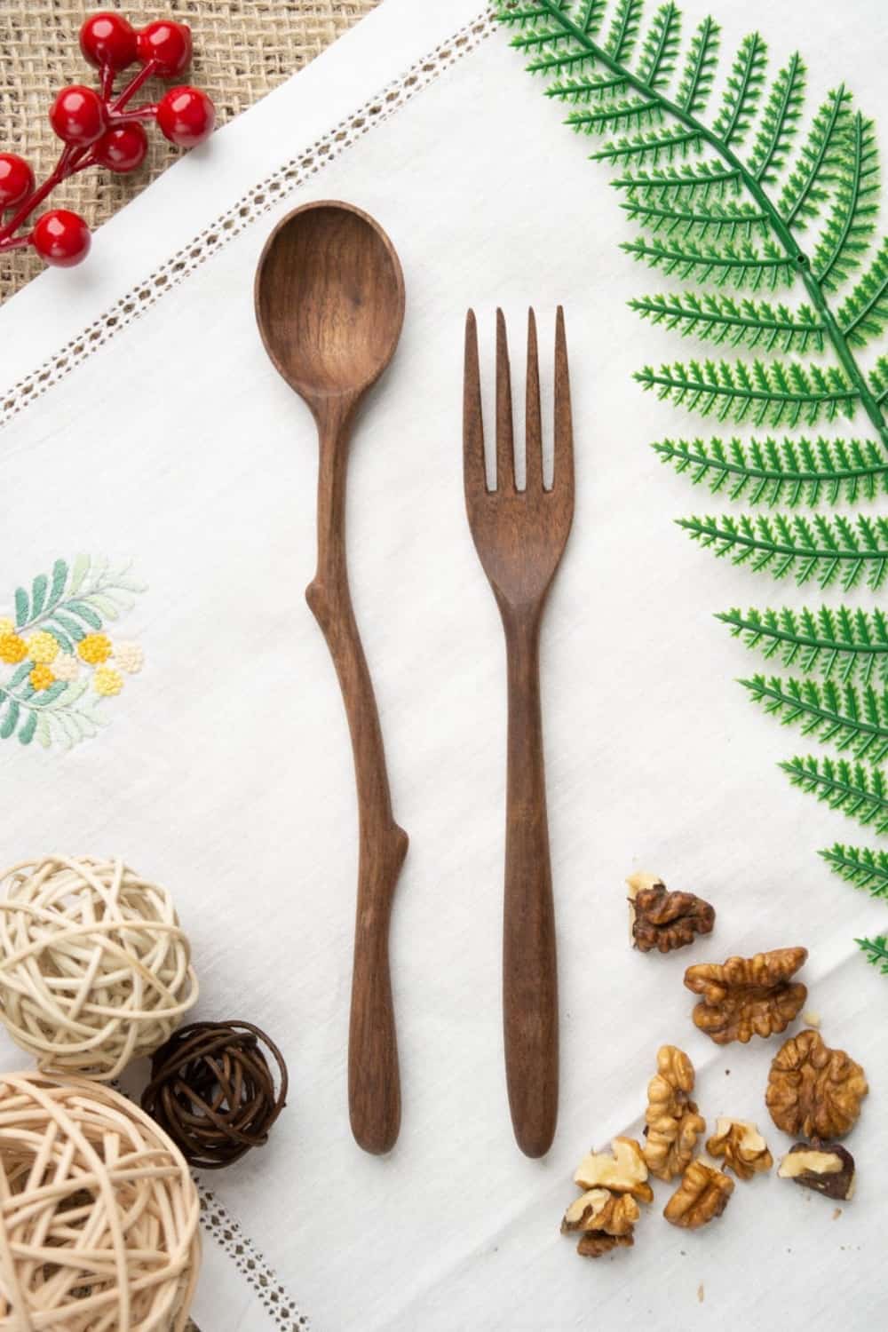 Sustainable and eco friendly cutlery not only look better and feel better, but they’re not taking a bite out of the planet every time you do the same. Image by Luala Silk #ecofriendlycutlery #sustainablecutlery #sustainablejungle