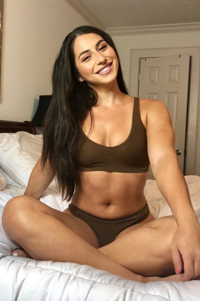 Don’t get your panties in a bunch—here’s a brief (pun intended) list of the best organic underwear brands for you. Image by Boody #organicunderwear #organicunderwearbrands #sustainablejungle