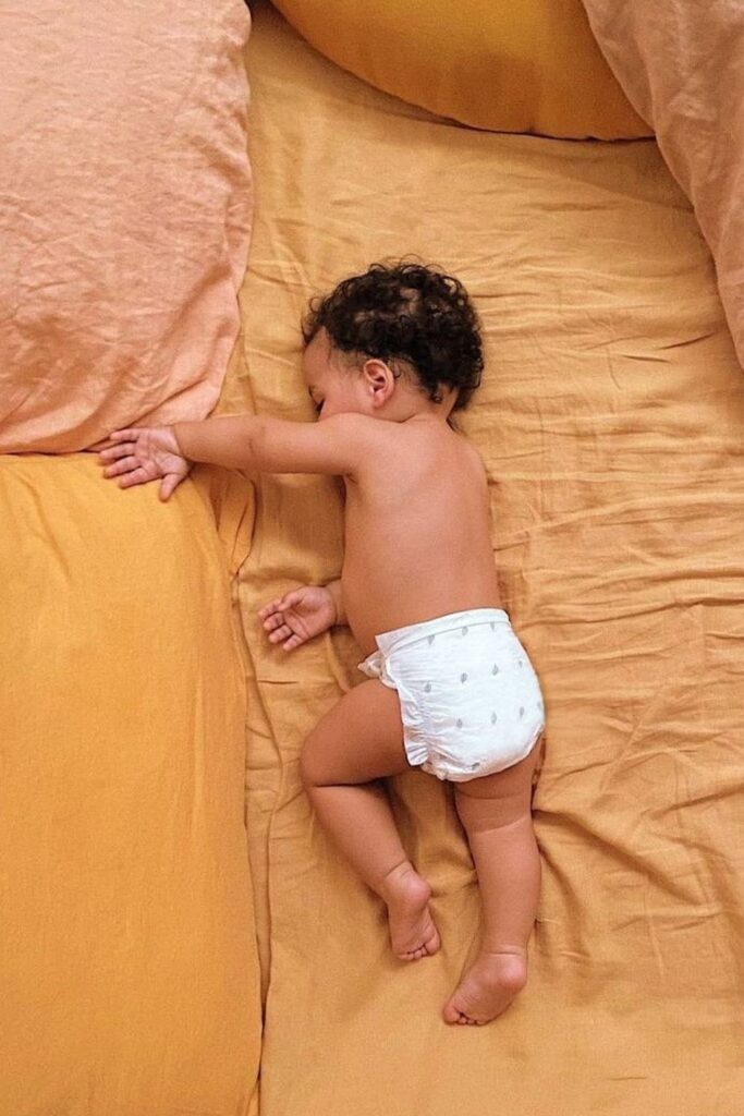 Diapers are doing us dirty, so for those conscious parents, this issue shouldn’t be at the bottom (pun definitely intended) of our priority list. Eco friendly diapers are the sustainable alternative we should all be using on our baby's behind. Image by ECO by Naty #ecofriendlydiapers #sustainablediapers #ecofriendlydisposablediapers #bestecofriendlydiapers #sustainablejungle
