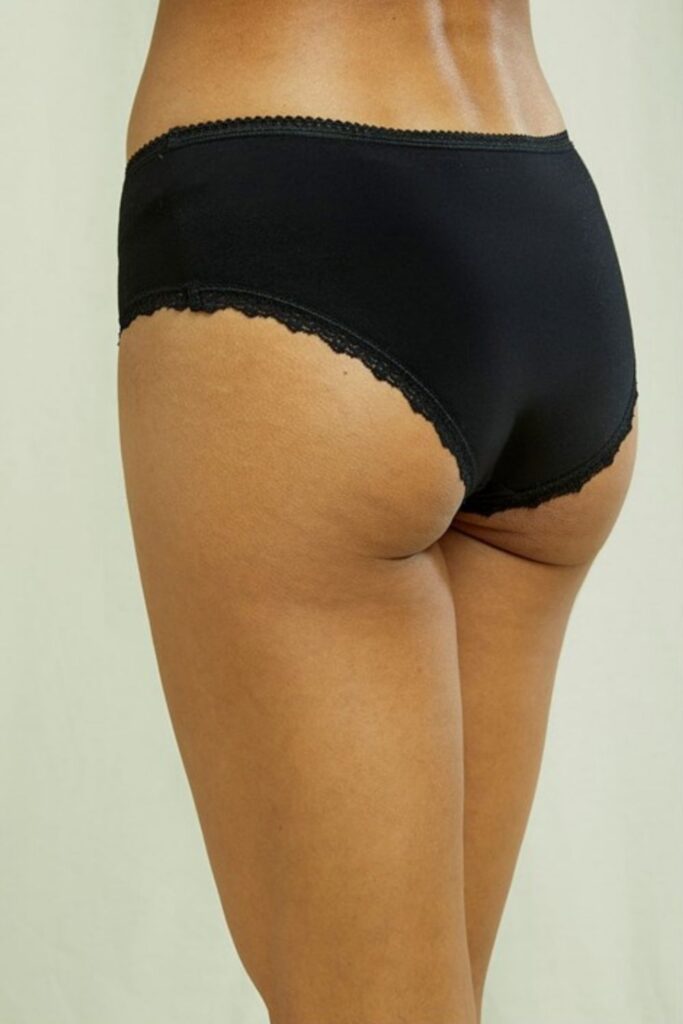 Don’t get your panties in a bunch—here’s a brief (pun intended) list of the best organic underwear brands for you. Image by People Tree #organicunderwear #organicunderwearbrands #sustainablejungle