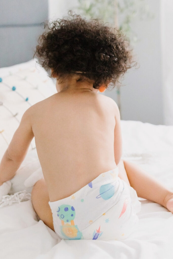 10 Eco Friendly Diapers For the Most Sustainable Baby Bottoms #ecofriendlydiapers #sustainablediapers #ecofriendlydisposablediapers #bestecofriendlydiapers #sustainablejungle Image by Kudos