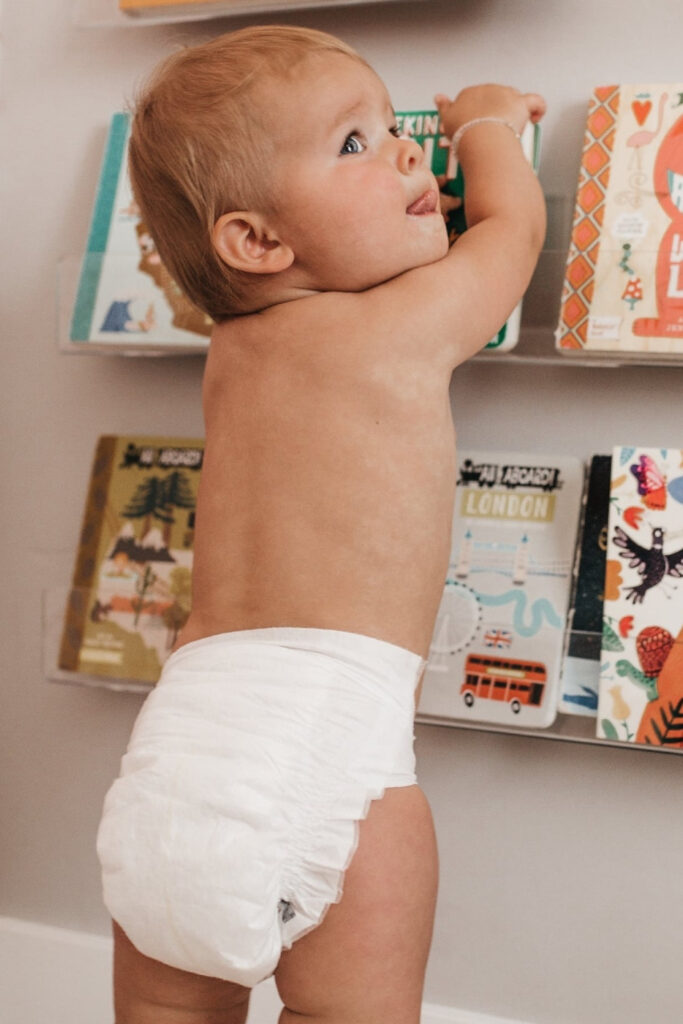 10 Eco Friendly Diapers For the Most Sustainable Baby Bottoms #ecofriendlydiapers #sustainablediapers #ecofriendlydisposablediapers #bestecofriendlydiapers #sustainablejungle Image by Bambo Nature
