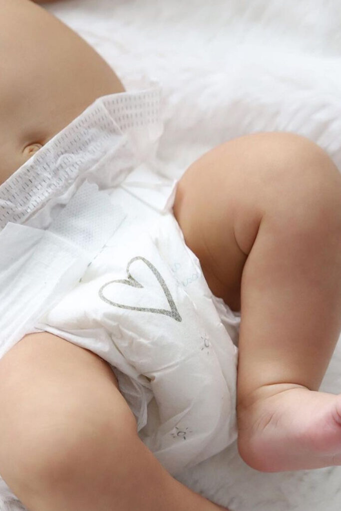 10 Eco Friendly Diapers For the Most Sustainable Baby Bottoms #ecofriendlydiapers #sustainablediapers #ecofriendlydisposablediapers #bestecofriendlydiapers #sustainablejungle Image by Eco by Naty