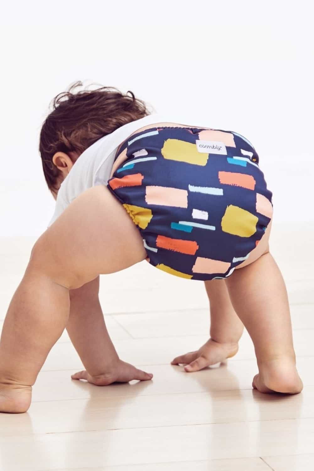 10 Eco Friendly Diapers For the Most Sustainable Baby Bottoms #ecofriendlydiapers #sustainablediapers #ecofriendlydisposablediapers #bestecofriendlydiapers #sustainablejungle Image by Esembly