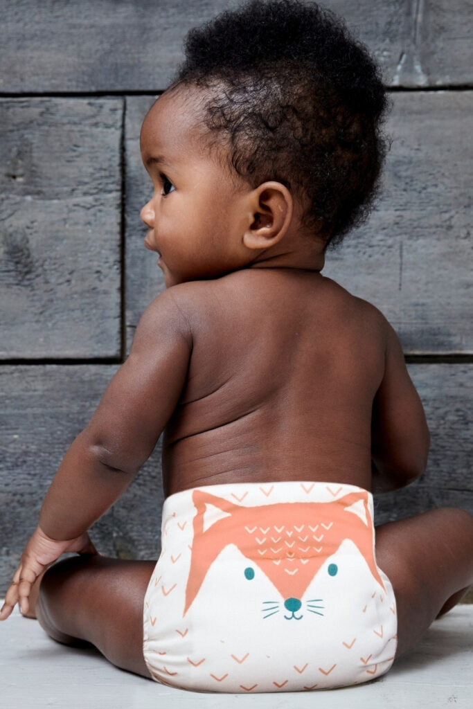 10 Eco Friendly Diapers For the Most Sustainable Baby Bottoms #ecofriendlydiapers #sustainablediapers #ecofriendlydisposablediapers #bestecofriendlydiapers #sustainablejungle Image by Kit & Kin