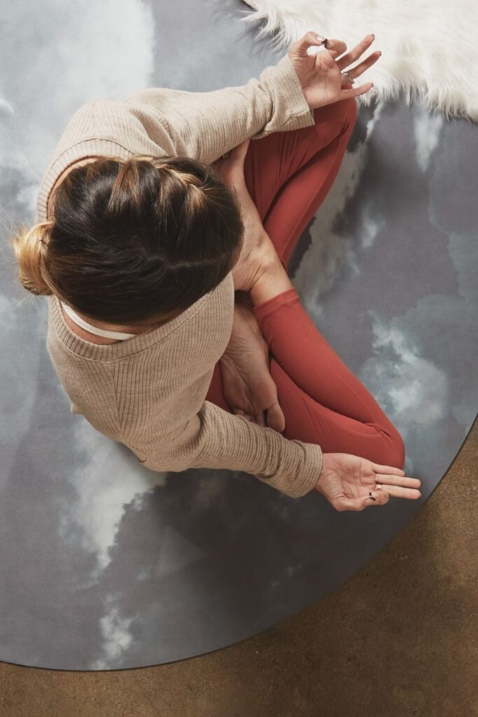 We can't help you finally achieve that perfect headstand, but we can help you attempt it in sustainable yoga clothes that won't wreak havoc on our planet. Image by Manduka #sustainableyogaclothes #sustainablejungle
