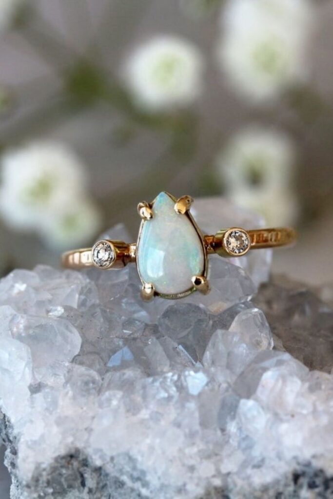 These makers of eco friendly and ethical engagement rings show transparency, socially-responsible sourcing, and sustainable materials that make diamonds shine all the brighter. Image by Shop Clementine on Etsy #ethicalengagementrings #sustainablejungle