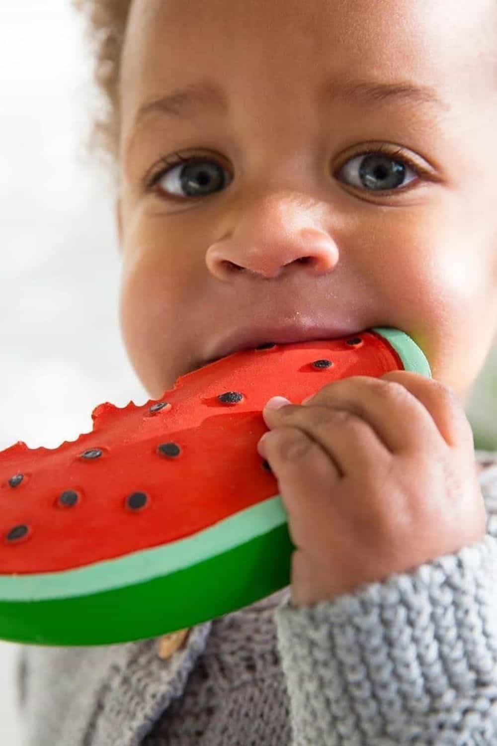 We've explored what it means to raise a zero waste baby, but what about zero fuss babies...you know, a baby playing happily with their new non toxic and organic baby toys. Image by Wild Dill #organicbabytoys #organicbabytoysmadeintheusa #bestorganicbabytoys #nontoxicbabytoys #bestnontoxicbabytoys