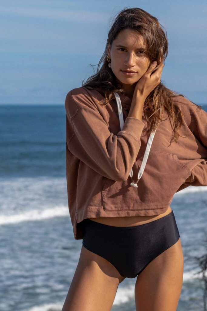 When we’re rolling out camp clothes for our next big adventure, we prefer sustainable outdoor clothing made of natural and eco friendly materials. Image by Outerknown #sustainableoutdoorclothing #sustainableoutdoorclothingbrands #sustainableoutdoorclothingcompanies #ethicaloutdoorclothing #ecofriendlyoutdoorclothing #sustainablejungle