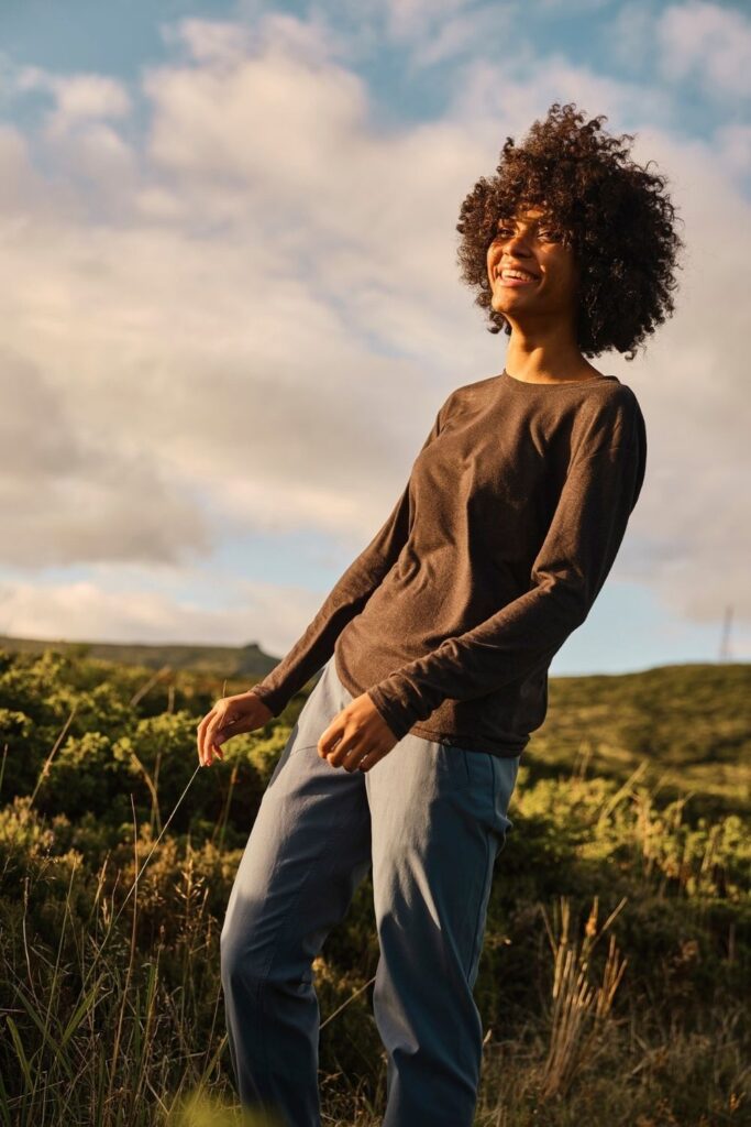 When we’re rolling out camp clothes for our next big adventure, we prefer sustainable outdoor clothing made of natural and eco friendly materials. Image by prAna #sustainableoutdoorclothing #sustainableoutdoorclothingbrands #sustainableoutdoorclothingcompanies #ethicaloutdoorclothing #ecofriendlyoutdoorclothing #sustainablejungle