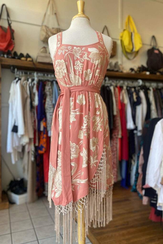 Want to look Fresh (Prince)? Then Philadelphia’s best thrift stores are a non-negotiable. From upcycled athleisure to vintage band tees… Image by Once Worn Consignment #thriftstoresPhiladelphia #thriftstoresinPhiladelphia #bestthriftstoresPhiladelphia #Philadelphiathriftstores #thriftshopsphiladelphia #sustainablejungle