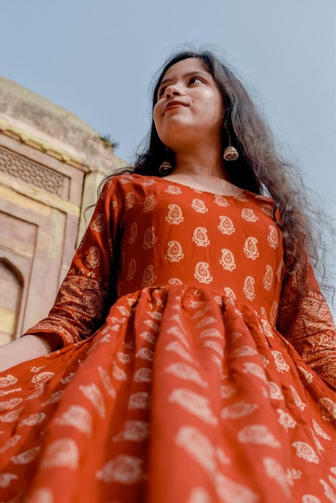What is peace silk and where does it fit into the sustainable and ethical fashion conversation? Image by Shraddha Singh via Unsplash #peacesilk #sustainablejungle