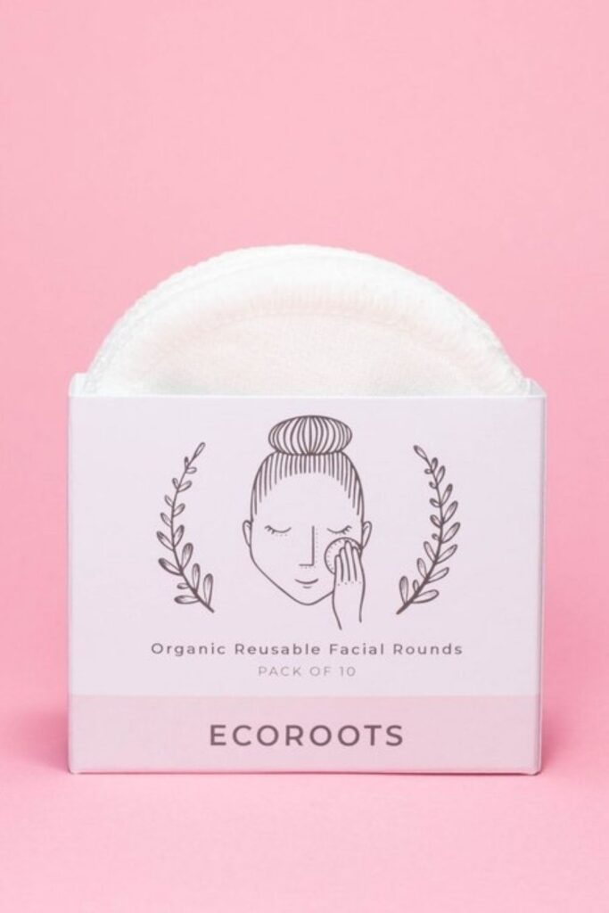 Zero waste makeup remover is totally possible. Aside from shunning the plastic bottle, most zero waste alternatives are made with ingredients that are far better for your face and our planet. Image by Ecoroots #zerowastemakeupremover #zerowastemakeupremoverpads #sustainablejungle