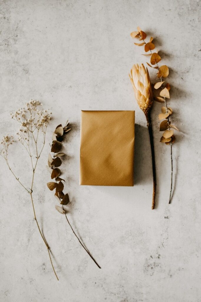 While there are endless possibilities for the creative mind, here are eight zero waste wrapping ideas to surprise your loved one with just a little bit of extra care Photo by Annie Spratt on Unsplash #zerowastewrapping #sustainablejungle