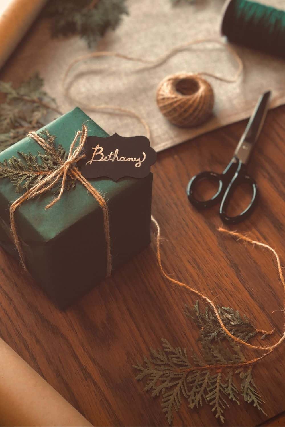 While there are endless possibilities for the creative mind, here are eight zero waste wrapping ideas to surprise your loved one with just a little bit of extra care Photo by Erica Marsland Huynh on Unsplash #zerowastewrapping #sustainablejungle