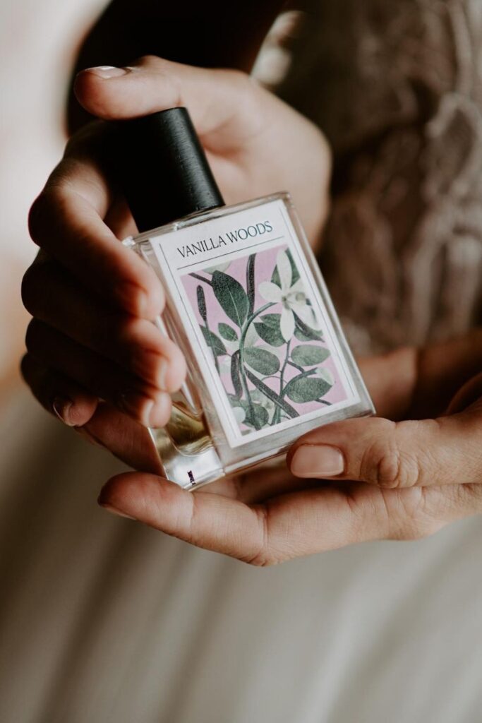 Following our noses, we were able to find non toxic perfume brands that make use of Earth's bounty without spending too much time in the laboratory. Image by The 7 Virtues #nontoxicperfume #naturalperfume #sustainablejungle