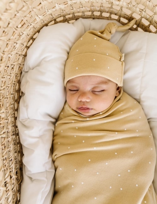 9 Organic Baby Blankets For The Best Sustainable SnugglesImage by Makemake Organics#organicbabyblankets #organiccottonbabyblankets #organicmuslinbabyblankets #organicbamboobabyblankets #nutralbabyblankets #allnaturalbabyblankets #sustainablejungle