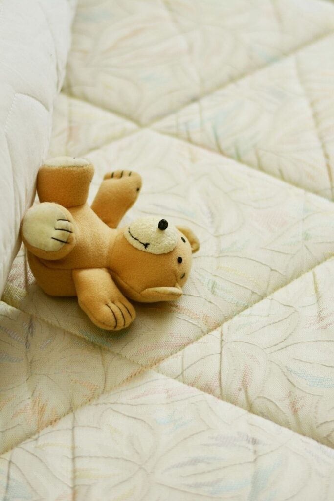 If you want to earn a gold star in reducing your carbon footprint, take the time to learn about mattress recycling and how to do it properly. Image by congerdesign from Pixabay #mattressrecycling #mattressrecyclingnearme #freemattressrecycling #mattressrecyclingnyc #mattressrecyclingla #mattressrecyclingsandiego #mattressrecyclingcalifornia #sustainablejungle
