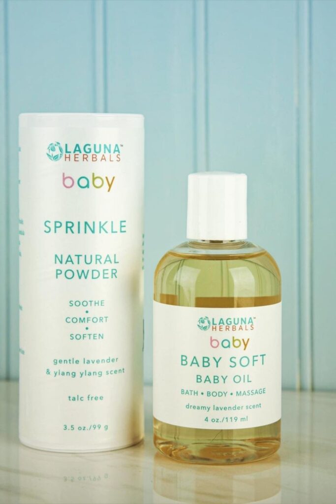 We’ve rounded up some carefully vetted organic baby products for all areas of newborn parentage—everything from dressing, to sleeping, to playing, to keeping baby’s bottom as smooth as, well, a baby’s bottom. Image by Laguna Herbals #organicbabyproducts #sustainablejungle