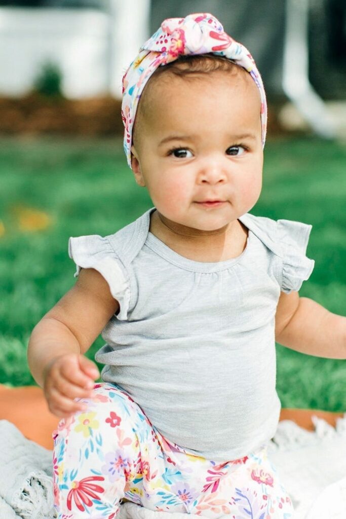 We’ve rounded up some carefully vetted organic baby products for all areas of newborn parentage—everything from dressing, to sleeping, to playing, to keeping baby’s bottom as smooth as, well, a baby’s bottom. Image by Loulou Lollipop #organicbabyproducts #sustainablejungle