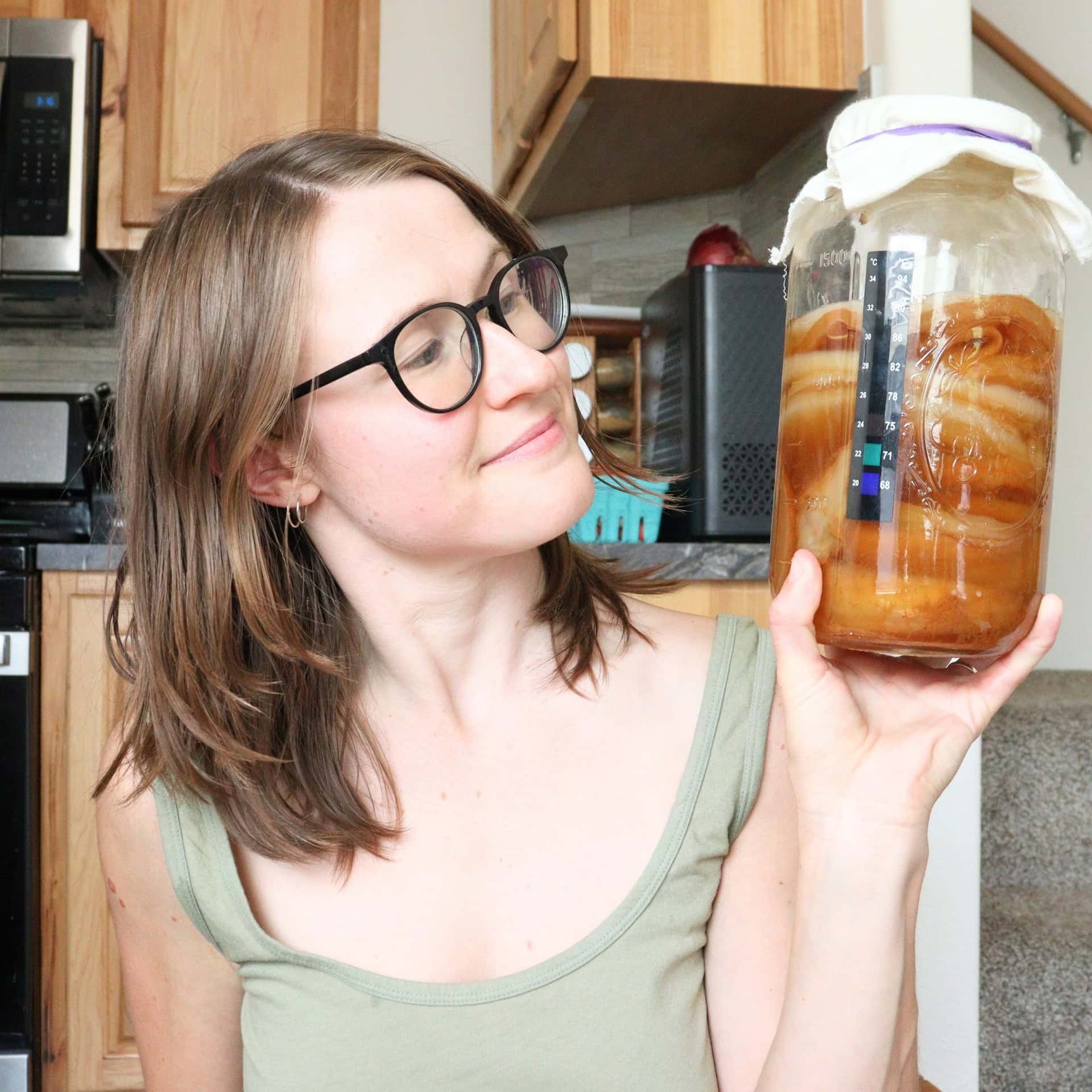 Image by Sustainable Jungle (how-to-flavor-kombucha)