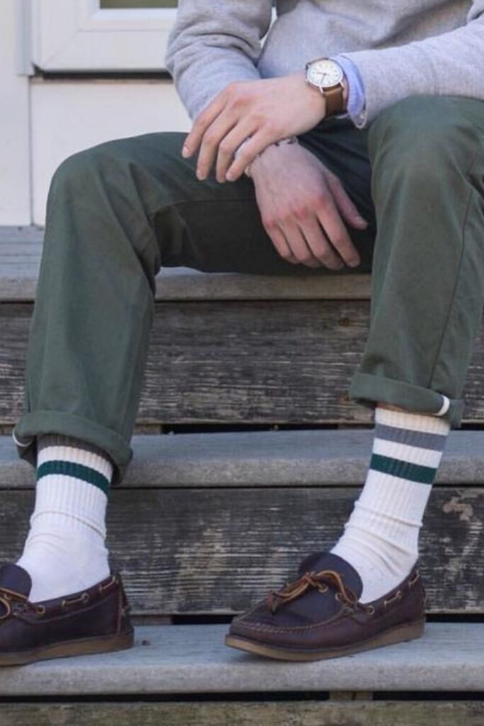 What to do with old socks should be as breezy as the holes in the heels… right? Image by Nice Laundry Photos #whattodowitholdsocks #whattodowitholdmismatchedsocks #whattodowitholdwoolsocks #whattodowitholdsockswithholes #sustainablejungle