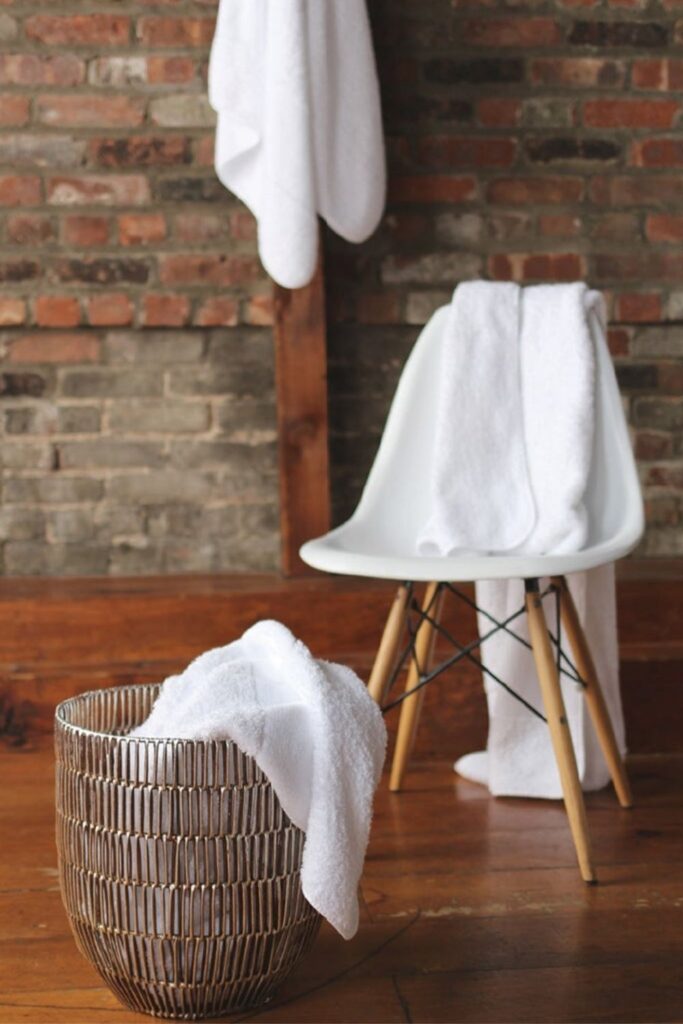 We’re taking shower performances to the next level with organic towels and linens from the most sustainable bathroom brands. Image by SOL Organics #organictowels #organiccottontowels #organiccottonbathtowels #bestorganictowels #sustainablejungle