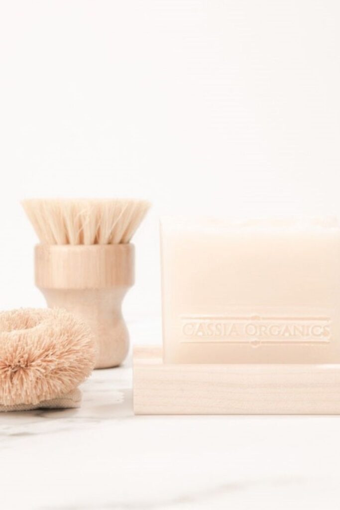 Clean freaks rejoice, zero waste dish soap is one of the easiest zero waste swaps you can make. Image by Winter 1884#zerowastedishsoap #zerowastesoap #zerowaste