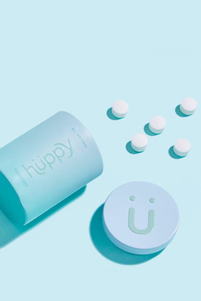 The whole idea of zero waste makes us smile, so we thought we’d take a moment to talk zero waste toothpaste Image by Huppy #zerowastetoothpaste #sustainablejungle