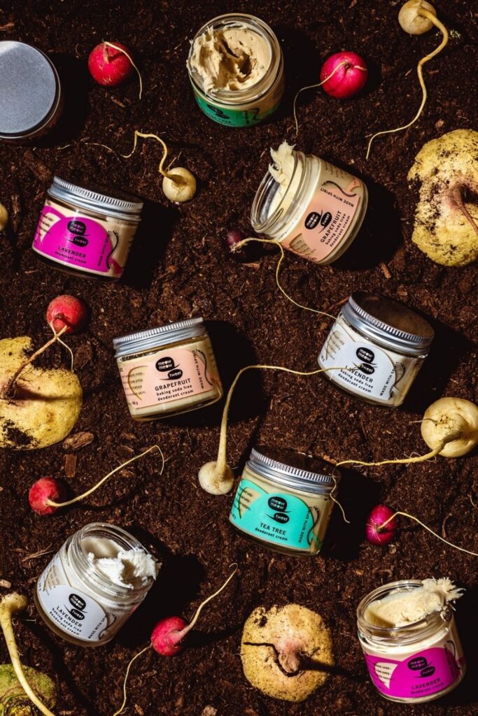 Want cruelty free deodorant that’s good for you, better for our planet, and better for all beings on Earth? No sweat! Image by Meow Meow Tweet #crueltyfreedeodorant #sustainablejungle