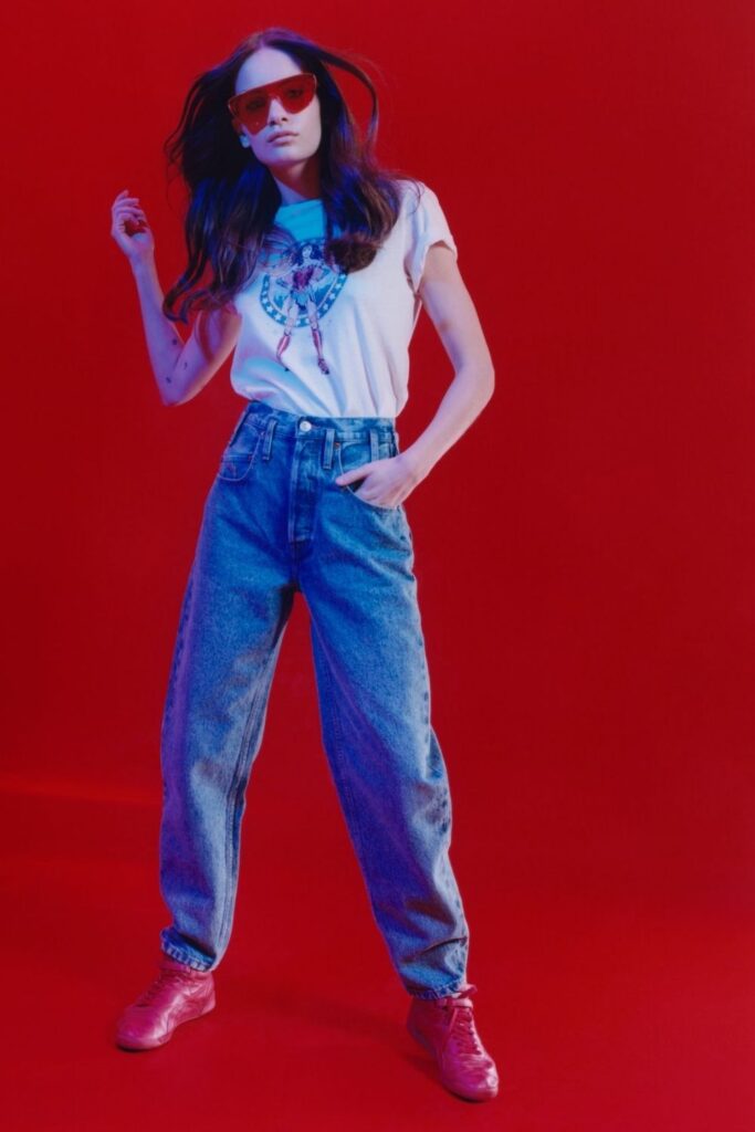 Fortunately, there are some good kids in the zero waste fashion world: Brands that are changing how we view fashion and using circular practices to keep valuable materials in use much, much longer Image by RE/DONE #zerowastefashion #sustainablejungle