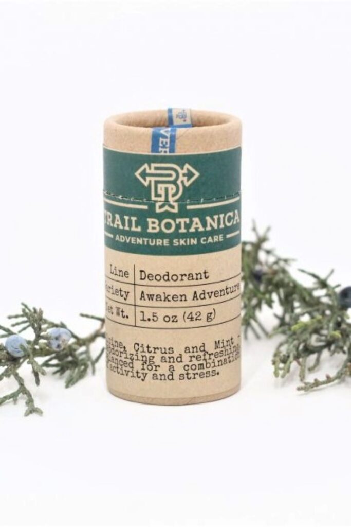 Looking for a zero waste deodorant alternative? Here's our list of options for stink-free sustainable pits. Image by Trail Botanica #zerowastedeodorant #sustainablejungle