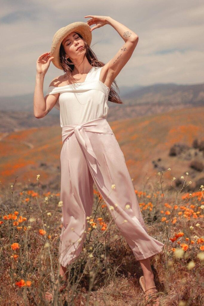 Slow fashion brands offer us more than a simple alternative to fast fashion mishaps. It's the sustainable solution bringing fashion back from the irredeemable... Image by VALANI #slowfashionbrands #slowfashionbrandsformen #slowfashionbrandsforwomen #bestslowfashionbrands #affordableslowfashionbrands #sustainablejungle
