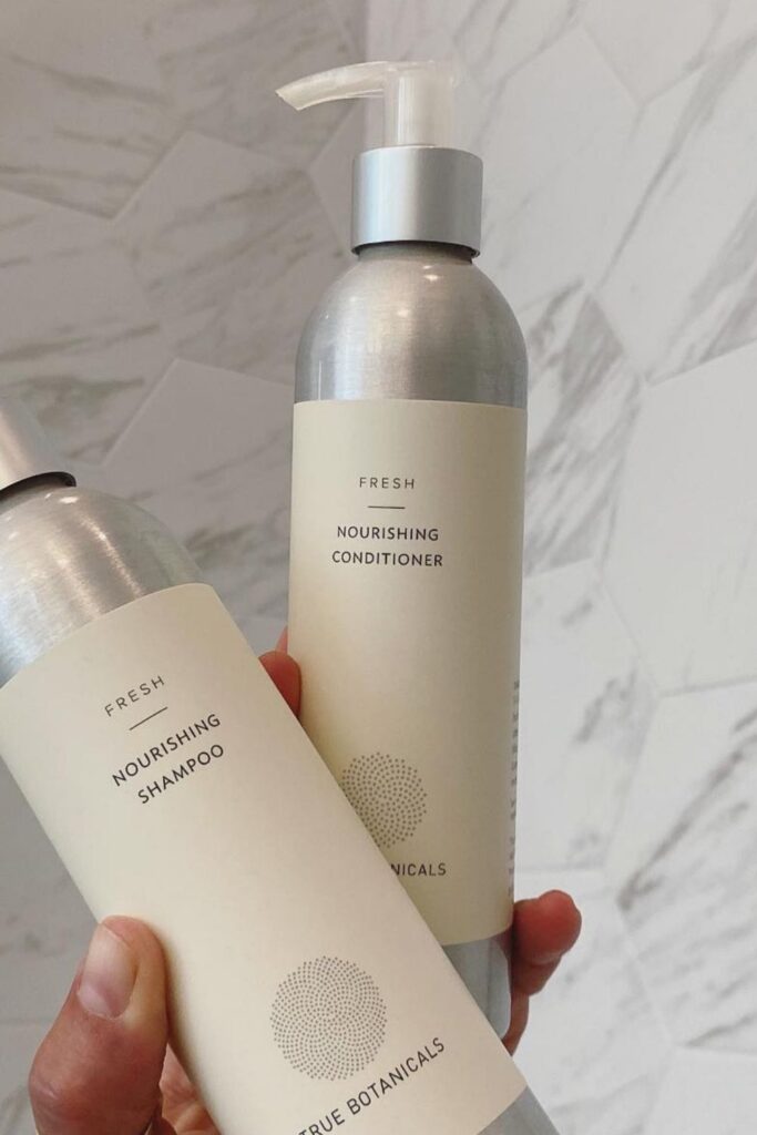 Petrochemicals and water go together like… well… oil and water! Our self-care routines deserve better. So here's our list of the best natural shampoo from organic brands... Image by True Botanicals #bestnaturalshampoo #bestnaturalorganicshampoo #bestnaturalshampooandconditioner #bestorganicshampoo #bestorganicshampooandconditioner #naturalorganicshampoo #sustainablejungle