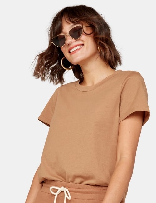 9 Organic Cotton T-Shirts That Are V (Neck) Good For The Planet #organiccottontshirts #organictshirts #organictees #organiccottontees #bestorganiccottontshirts #organiccottontshirtsbrands #sustainablejungle Image by MATE The Label