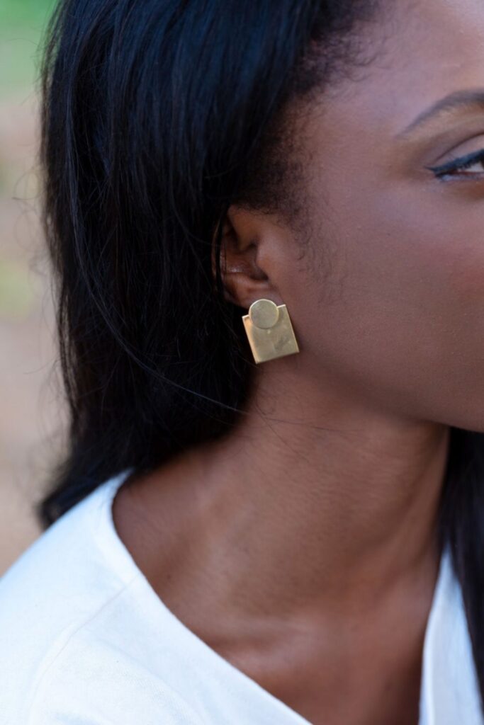 Fair trade and artisan jewelry is everything that mass produced jewelry isn't. Traditional techniques, local materials, and unique designs that tell a story... Image by Nisolo #artisanjewelry #artisanjewelrydesigners #artisanjewelryonline #artisanjewelrywebsites #fairtradejewelry #fairtradejewelrybrands #fairtradejewelryonline #fairtradejewelrycompanies #sustainablejungle
