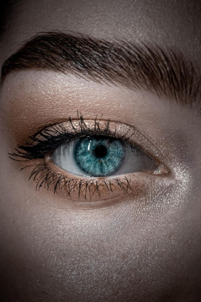 Is mica in makeup safe to put on our faces every day and is it ethical? Image by Egor Vikhrev via Unsplash #micainmakeup #sustainablejungle