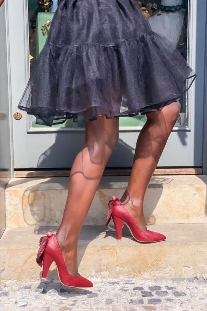 We should be keeping our heels, heads, and standards high. Which is why dressing up with ethical heels is much more glamorous! Image by Jo-Anne Vernay #ethicalheels #sustainablejungle