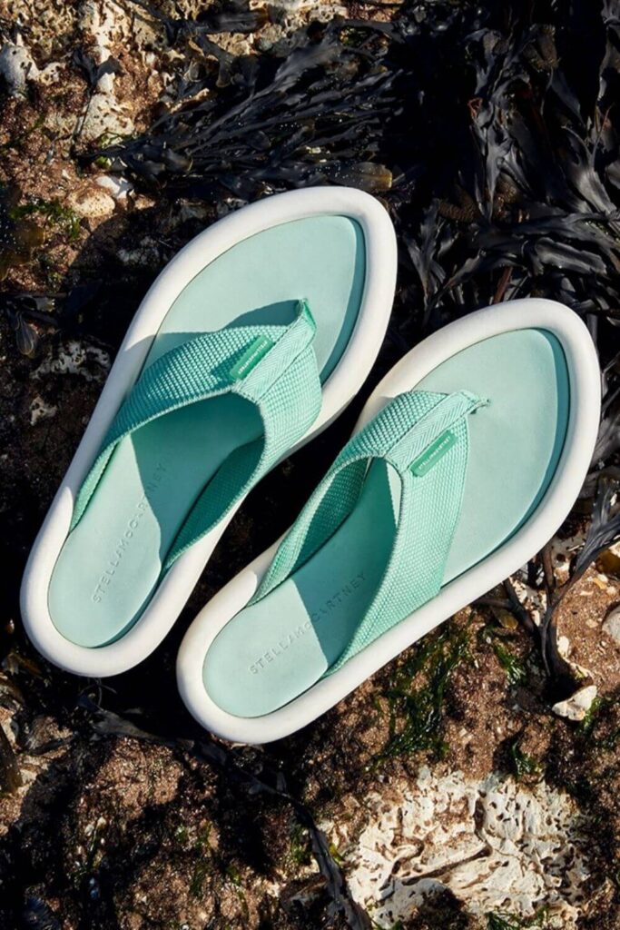 For summer sandals that also have a barely-there impact on animals and the planet, we've rounded up a list of some of our favorite vegan sandals. Image by Stella McCartney #veganshoes #sustainablejungle