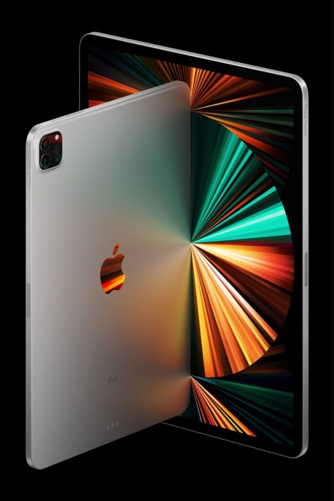 Unlike fashion, finding solutions to the environmental and ethical issues in the technology industry hasn’t been as, well, fashionable. So, what can we do as a consumer looking for ethical electronics? Image by Apple #ethicalelectronics #ecofriendlyelectronics #sustainablejungle
