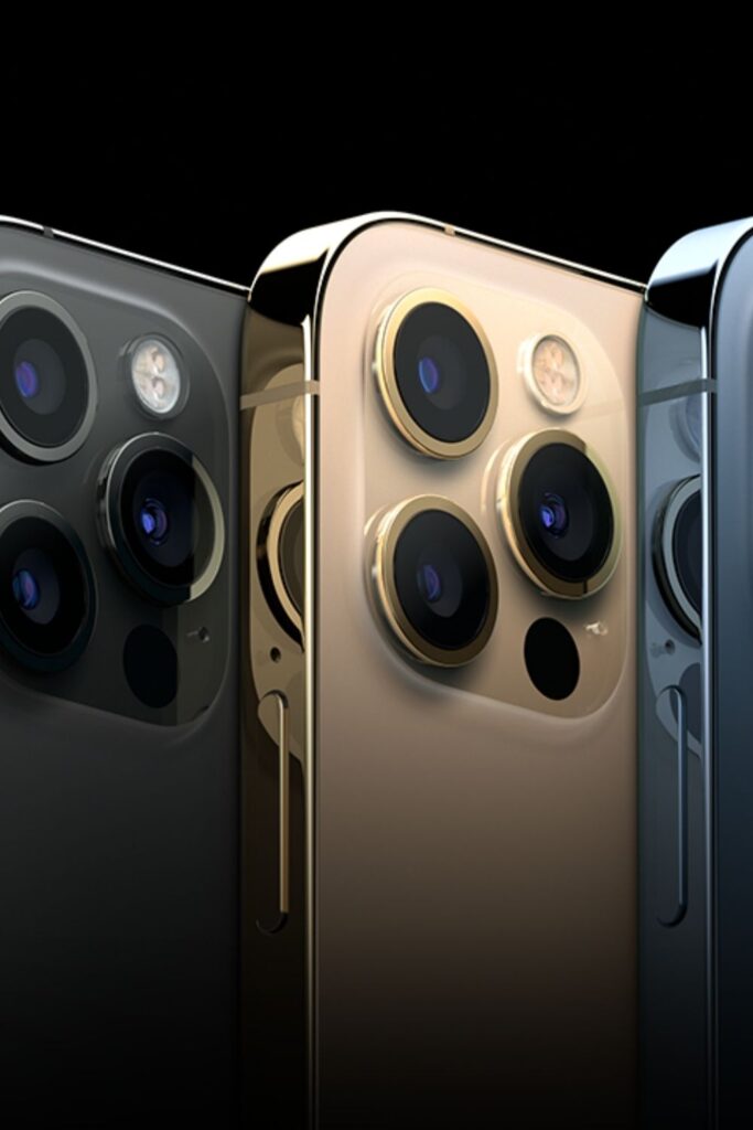 Unlike fashion, finding solutions to the environmental and ethical issues in the technology industry hasn’t been as, well, fashionable. So, what can we do as a consumer looking for ethical electronics? Image by Apple #ethicalelectronics #ecofriendlyelectronics #sustainablejungle