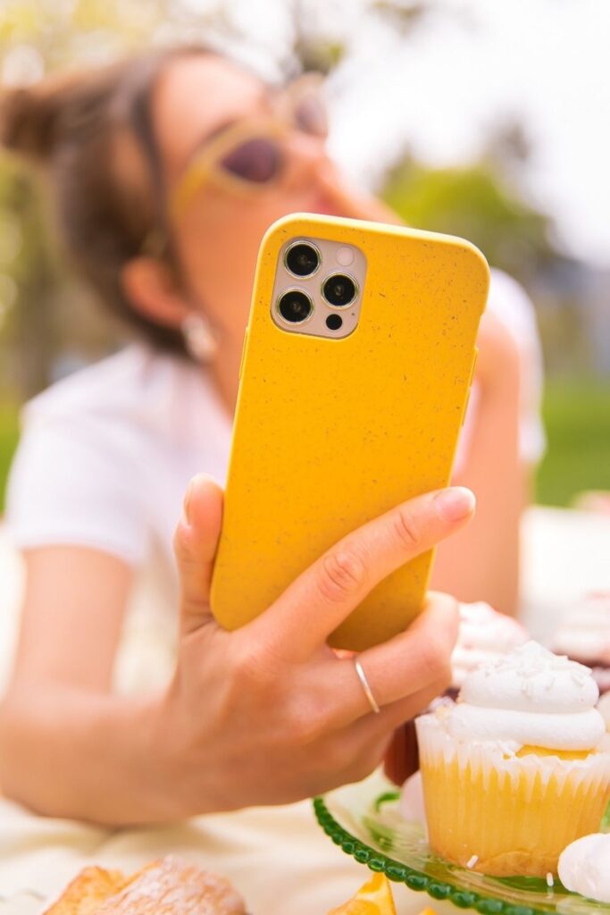 Unlike fashion, finding solutions to the environmental and ethical issues in the technology industry hasn’t been as, well, fashionable. So, what can we do as a consumer looking for ethical electronics? Image by Pela #ethicalelectronics #ecofriendlyelectronics #sustainablejungle