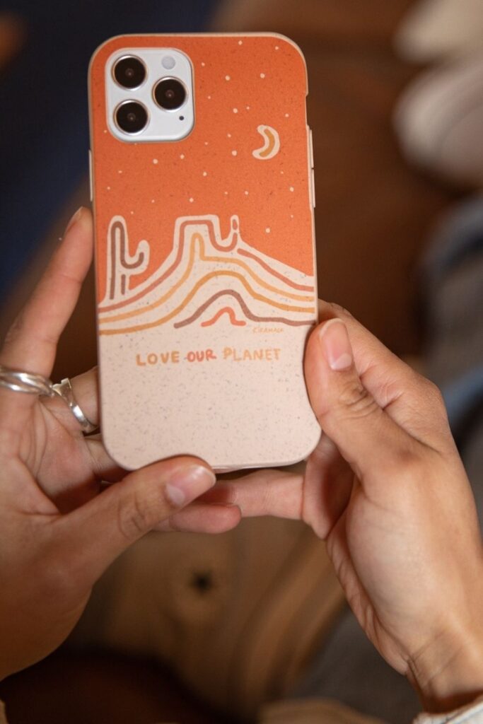 Unlike fashion, finding solutions to the environmental and ethical issues in the technology industry hasn’t been as, well, fashionable. So, what can we do as a consumer looking for ethical electronics? Image by Pela #ethicalelectronics #ecofriendlyelectronics #sustainablejungle