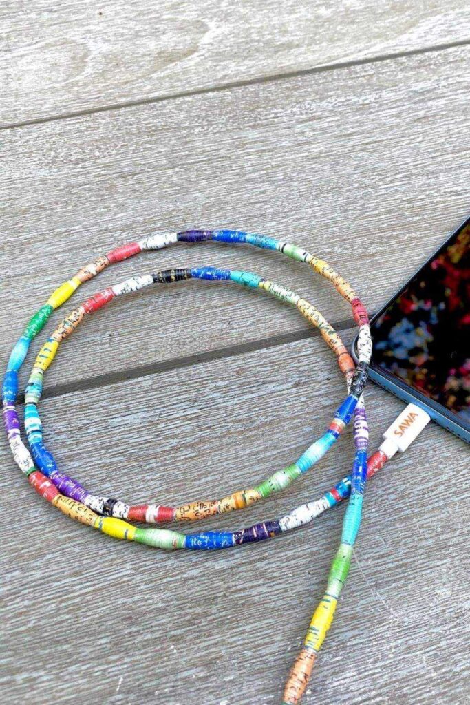 Unlike fashion, finding solutions to the environmental and ethical issues in the technology industry hasn’t been as, well, fashionable. So, what can we do as a consumer looking for ethical electronics? Image by Sawa #ethicalelectronics #ecofriendlyelectronics #sustainablejungle