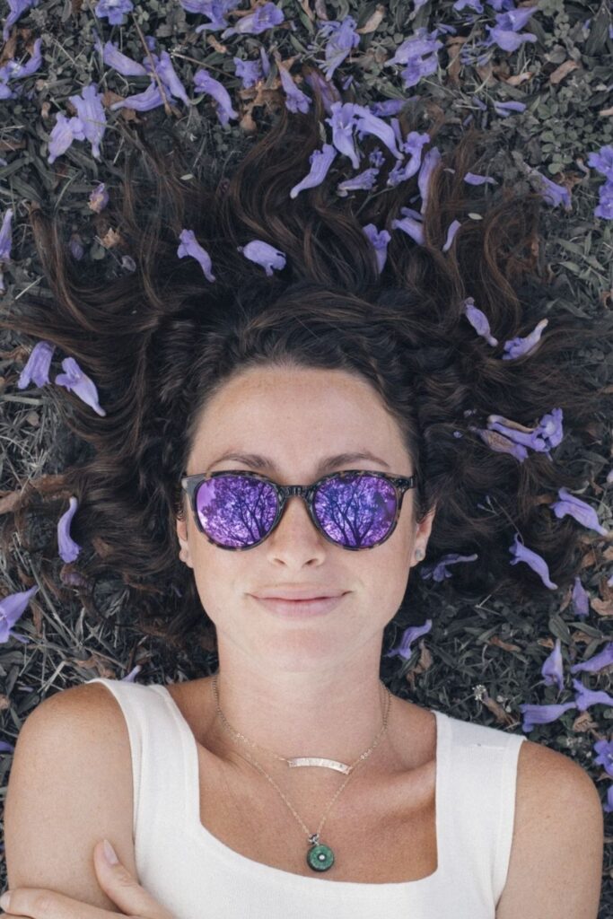 Between jewelry containing toxic substances, plastic sunglasses that contribute to already-growing levels of ocean pollution, and handbags and wallets made with chemical-soaked leather, there’s a need for more sustainable accessories. Image by Sunski #sustainableaccessories #sustainablejungle