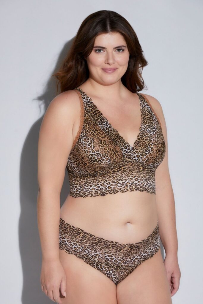 Inclusivity is sexy. Everybody deserves to show off and every body deserves to be shown off. And these sustainable plus size lingerie brands have the goods to make ALL women feel amazing. Image by Cosabella #plussizelingerie #plussizelingeriebrands #affordableplussizelingerie #topplussizelingerie #plussizesexylingerie